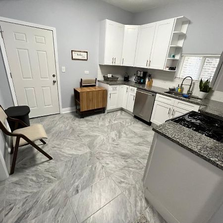 Lovely Logan Square 2-Bedroom In 시카고 외부 사진