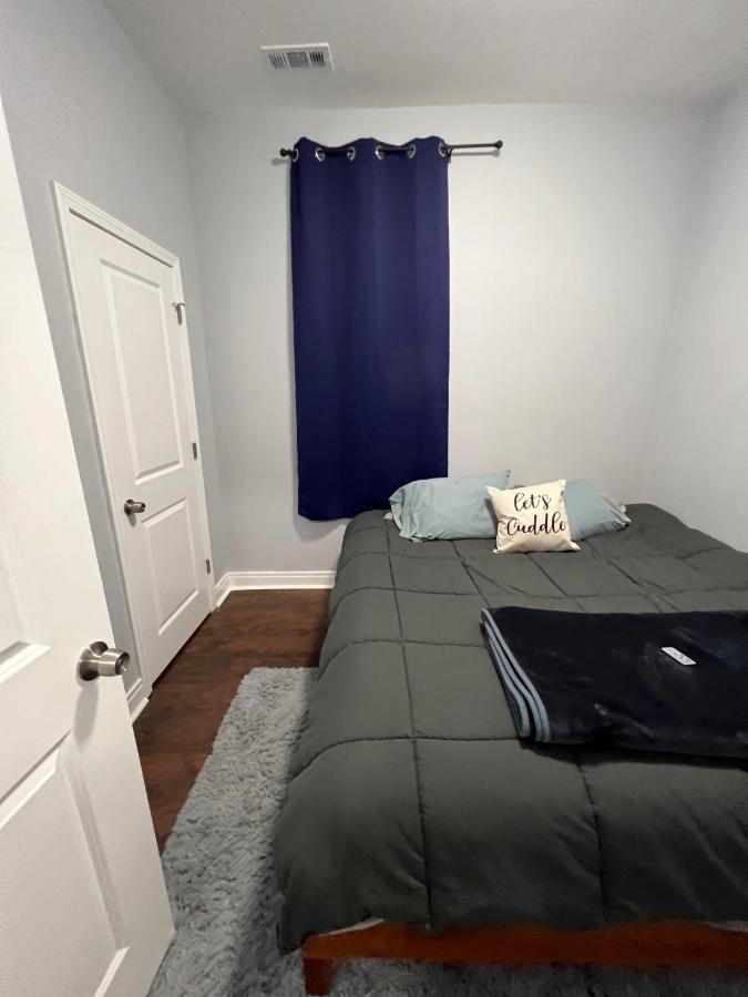 Lovely Logan Square 2-Bedroom In 시카고 외부 사진