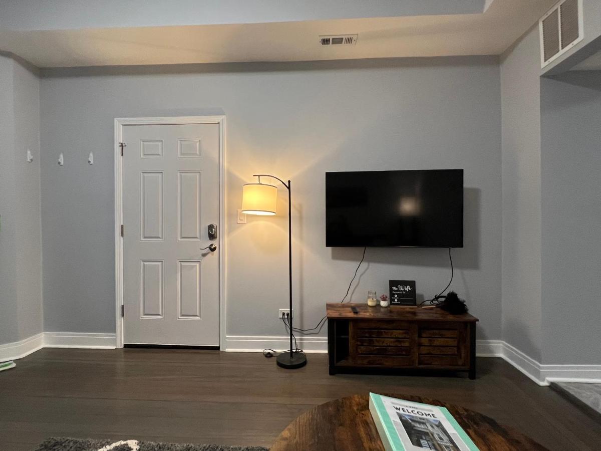 Lovely Logan Square 2-Bedroom In 시카고 외부 사진