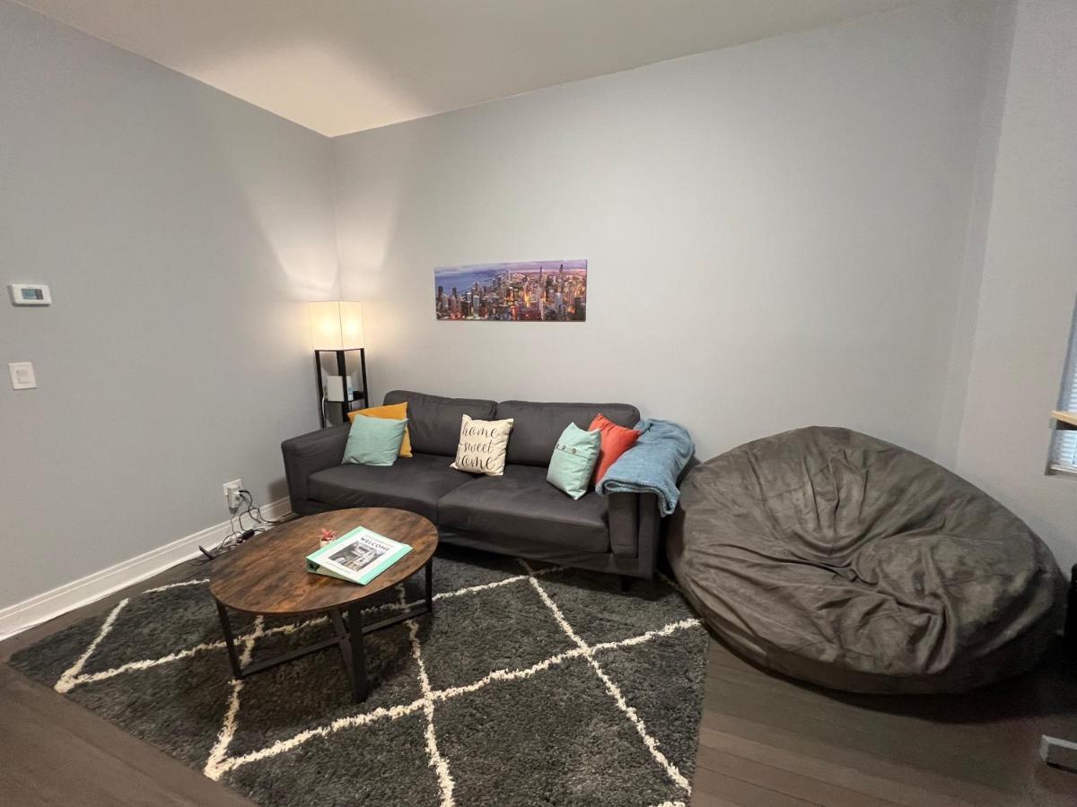 Lovely Logan Square 2-Bedroom In 시카고 외부 사진